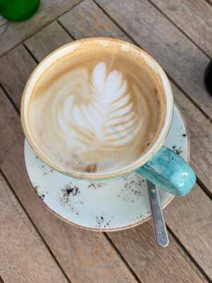 ‪mazmi Cafe And More‬