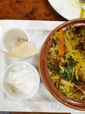 ‪the Square International Cafe‬