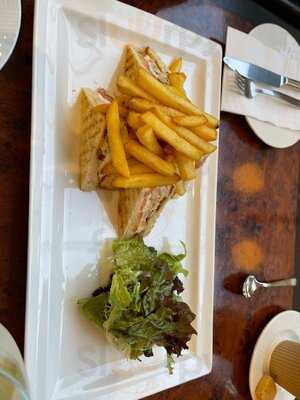 ‪the Square International Cafe‬