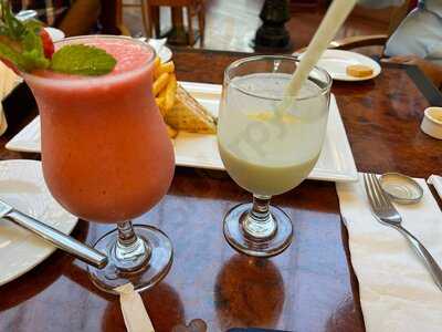 ‪the Square International Cafe‬