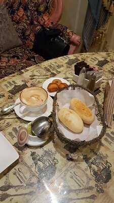 ‪shakespeare And Co. Village Mall‬