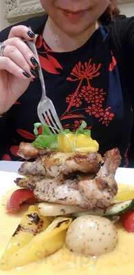 ‪shakespeare And Co. Village Mall‬