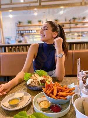 ‪common Grounds‬