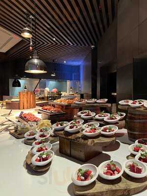 ‪accents Restaurant & Terrace‬