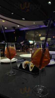 ‪hi Five Restaurant & Lounge‬