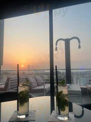 ‪hi Five Restaurant & Lounge‬