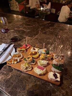 ‪nido Tapas Restaurant & Bar‬