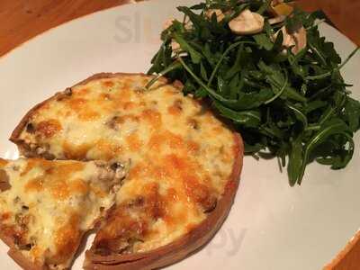 ‪carter's Gastro Pub And Sports Bar‬