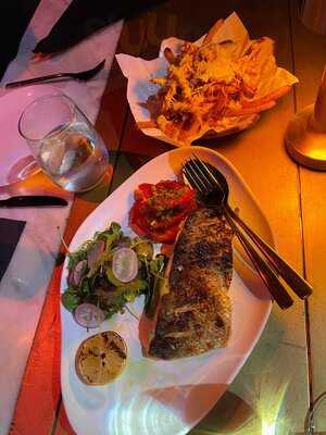 ‪play Restaurant & Lounge‬