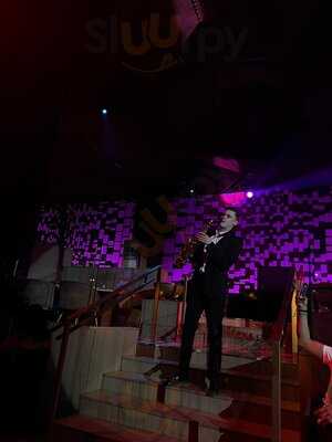 ‪play Restaurant & Lounge‬