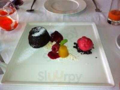 ‪roberto's Restaurant & Lounge‬