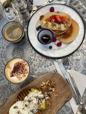 ‪comptoir 102 Healthy Cafe & Concept Store‬