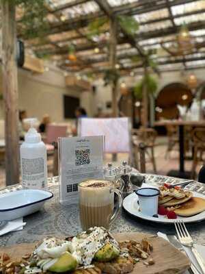 ‪comptoir 102 Healthy Cafe & Concept Store‬