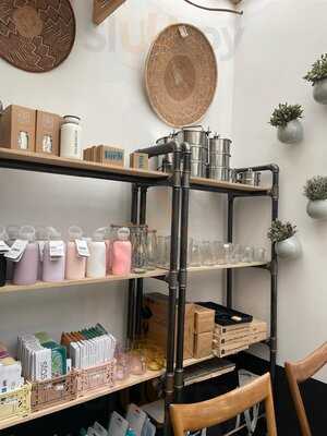 ‪comptoir 102 Healthy Cafe & Concept Store‬