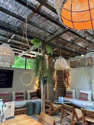 ‪comptoir 102 Healthy Cafe & Concept Store‬