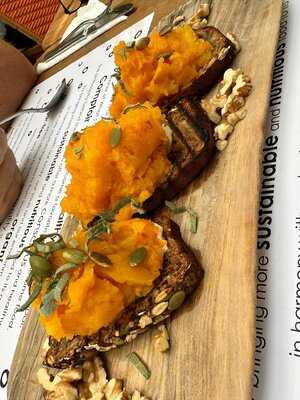 ‪comptoir 102 Healthy Cafe & Concept Store‬