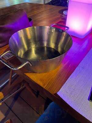 ‪aprons & Hammers‬