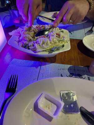 ‪aprons & Hammers‬