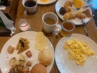 ‪local - Tryp By Wyndham‬