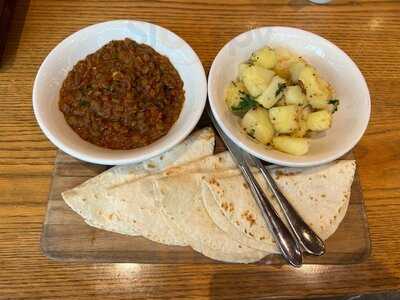 ‪local - Tryp By Wyndham‬