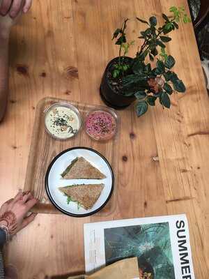 ‪wild And The Moon‬