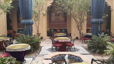 ‪arabian Courtyard‬