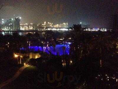 ‪arabian Courtyard‬