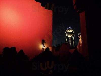 ‪arabian Courtyard‬