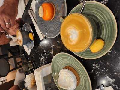 ‪un Dimanche A Paris‬