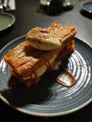 ‪un Dimanche A Paris‬