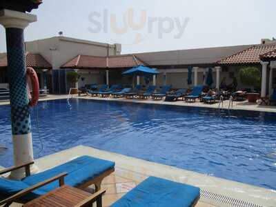 ‪waves Pool Bar At Jw Marriott Hotel Dubai‬