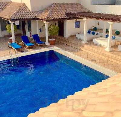 ‪waves Pool Bar At Jw Marriott Hotel Dubai‬