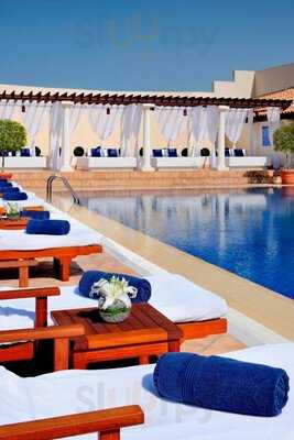 ‪waves Pool Bar At Jw Marriott Hotel Dubai‬