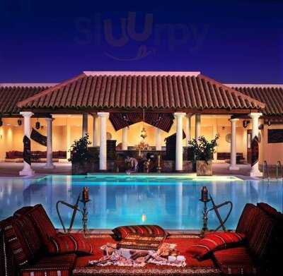 ‪waves Pool Bar At Jw Marriott Hotel Dubai‬