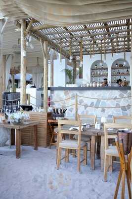 ‪laguna Beach Taverna & Lounge‬