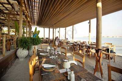 ‪laguna Beach Taverna & Lounge‬