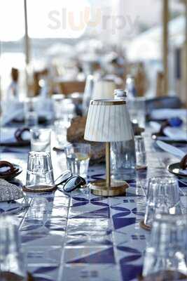 ‪laguna Beach Taverna & Lounge‬