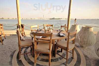 ‪laguna Beach Taverna & Lounge‬