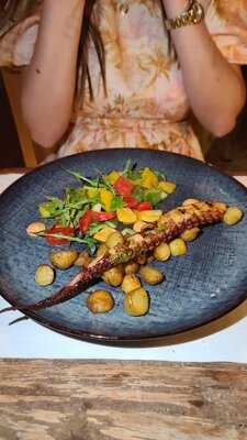 ‪laguna Beach Taverna & Lounge‬