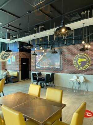 ‪the Manhattan Fish Market‬