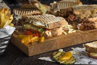 ‪the Black Lion‬