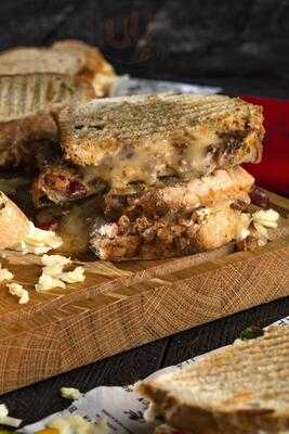 ‪the Black Lion‬