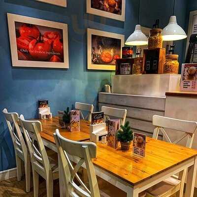 ‪crumby Breakfast & Pizza‬