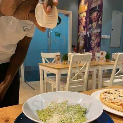 ‪crumby Breakfast & Pizza‬