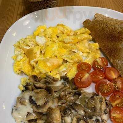 ‪crumby Breakfast & Pizza‬