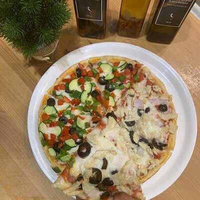 ‪crumby Breakfast & Pizza‬