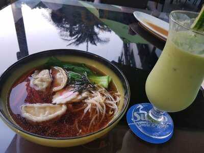 ‪sumo Sushi & Bento‬