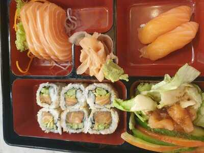 ‪sumo Sushi & Bento‬