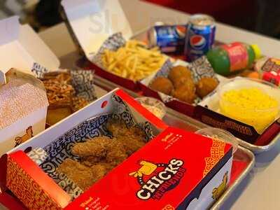 ‪chicks N' Friends‬