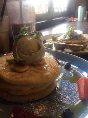 ‪amongst Few Cafe‬